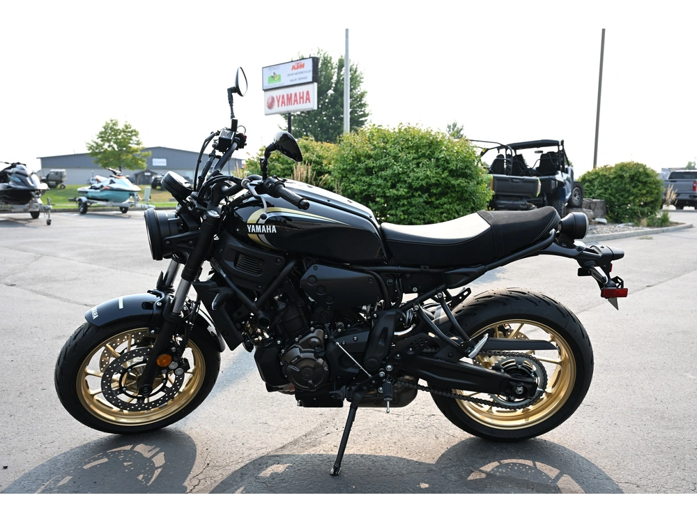 2026 Yamaha Xsr700 alt