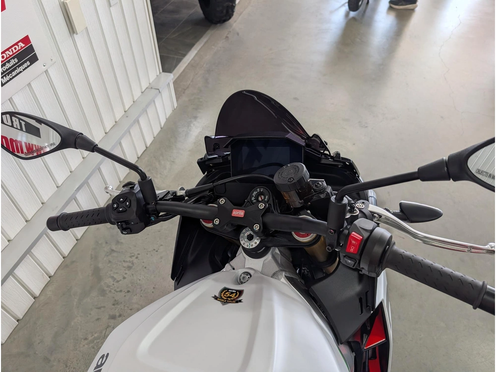 Aprilia Tuono V4 1100 2022 alt