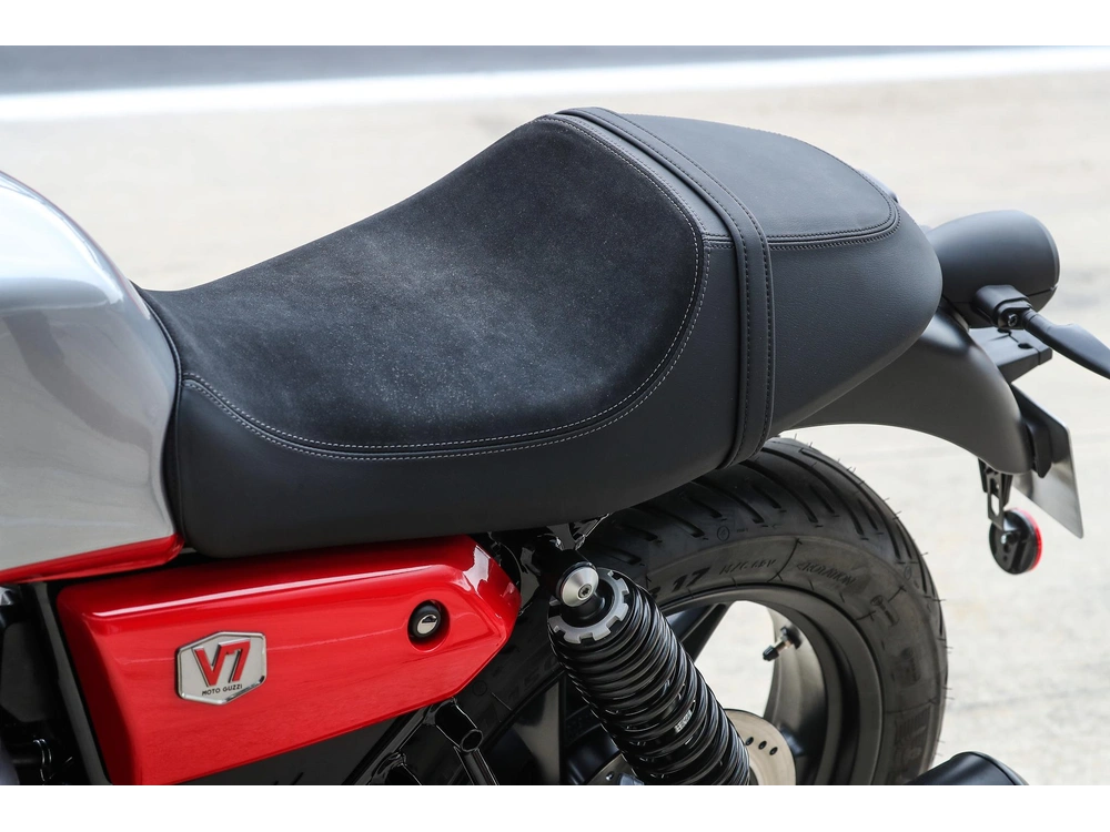 Moto Guzzi V7 Stone Corsa 2024 alt