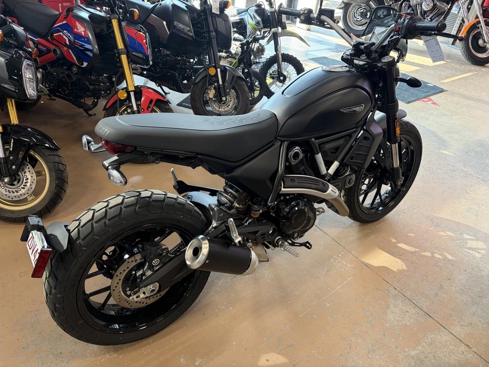 2025 Ducati Scrambler Icon Dark alt