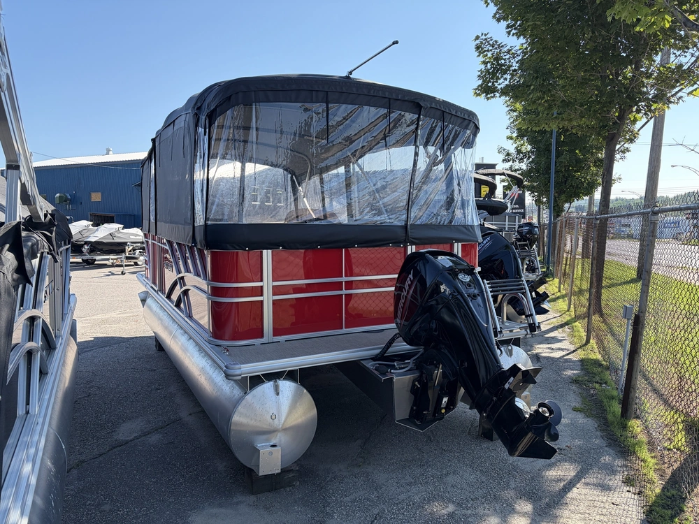 Sylvan Mirage 820 Cruise 2026 alt