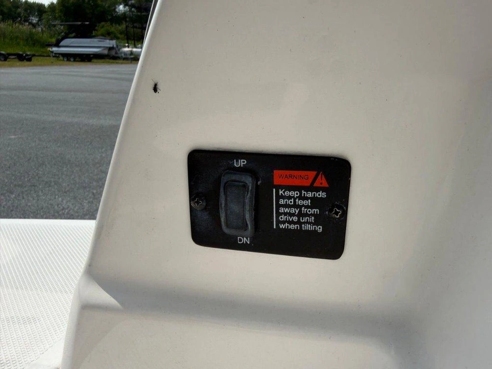 Regal 28 Express 2018 alt