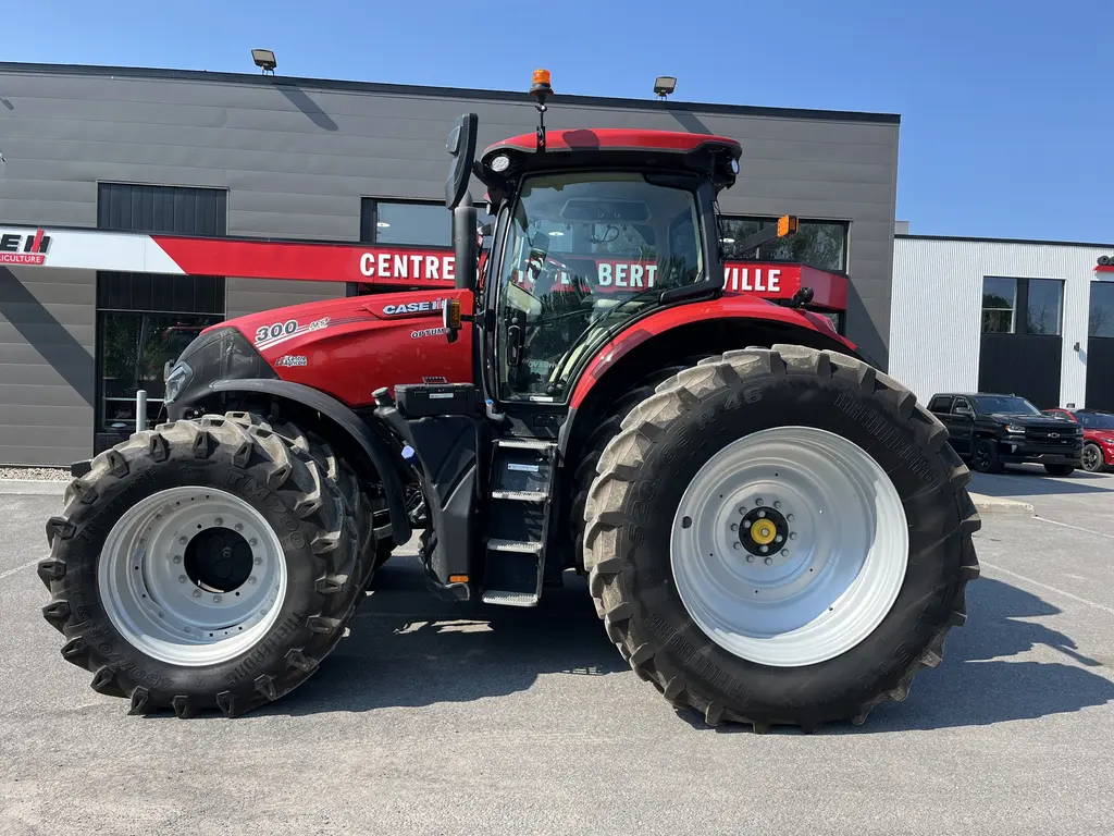 2024 Case IH Optum 300 CVX