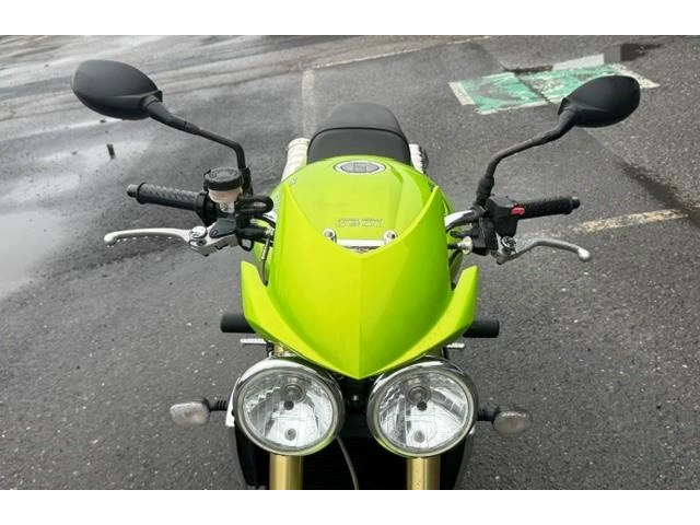 Triumph 1050 Speed Triple 2007 alt