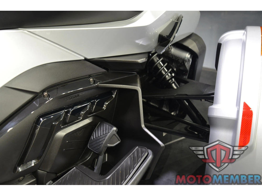 2025 Can-am Spyder Rt Rotax 1330 Ace alt