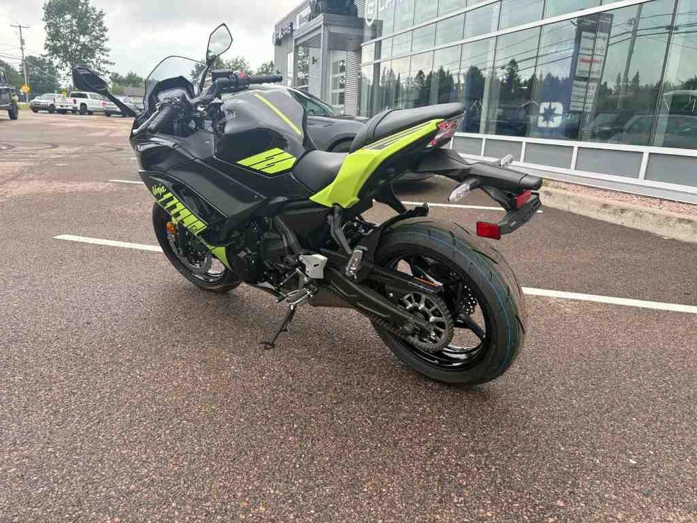 2026 Kawasaki Ninja 650 Krt alt