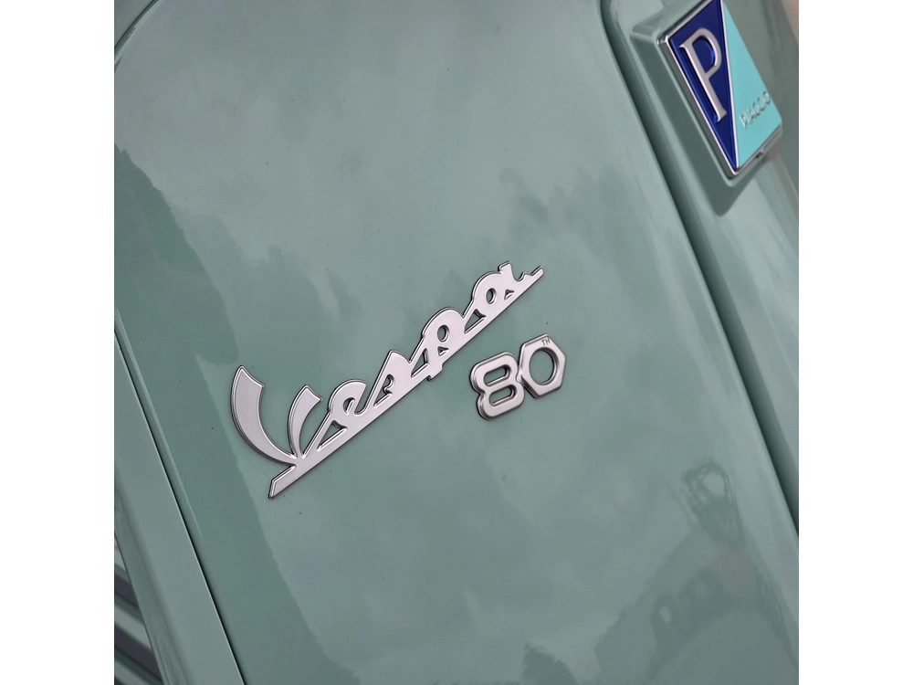 2027 Vespa Primavera 150 80th Anniversary alt