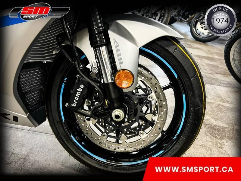2025 Suzuki Gsx-r1000a alt