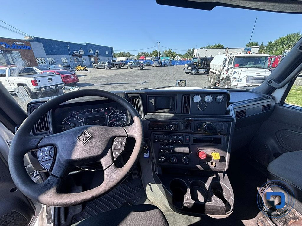2018 International Lt625 alt
