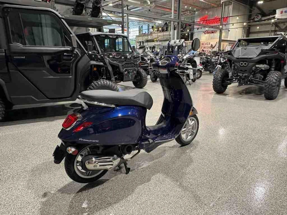 Vespa Primavera 50 2026 alt