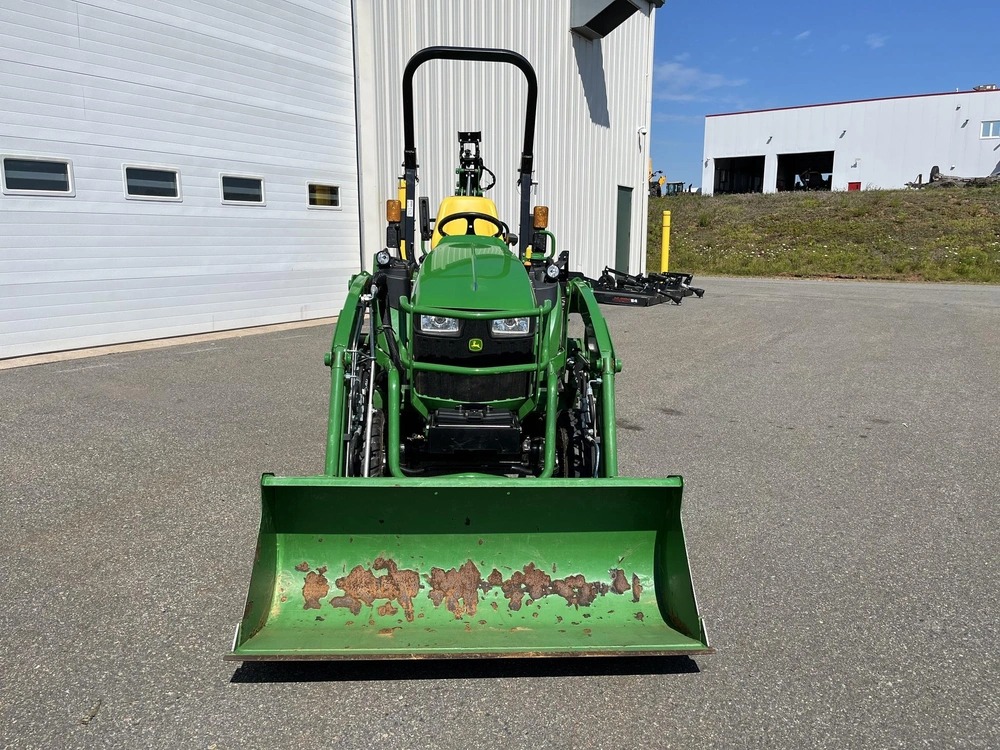 2021 John Deere 2025r alt