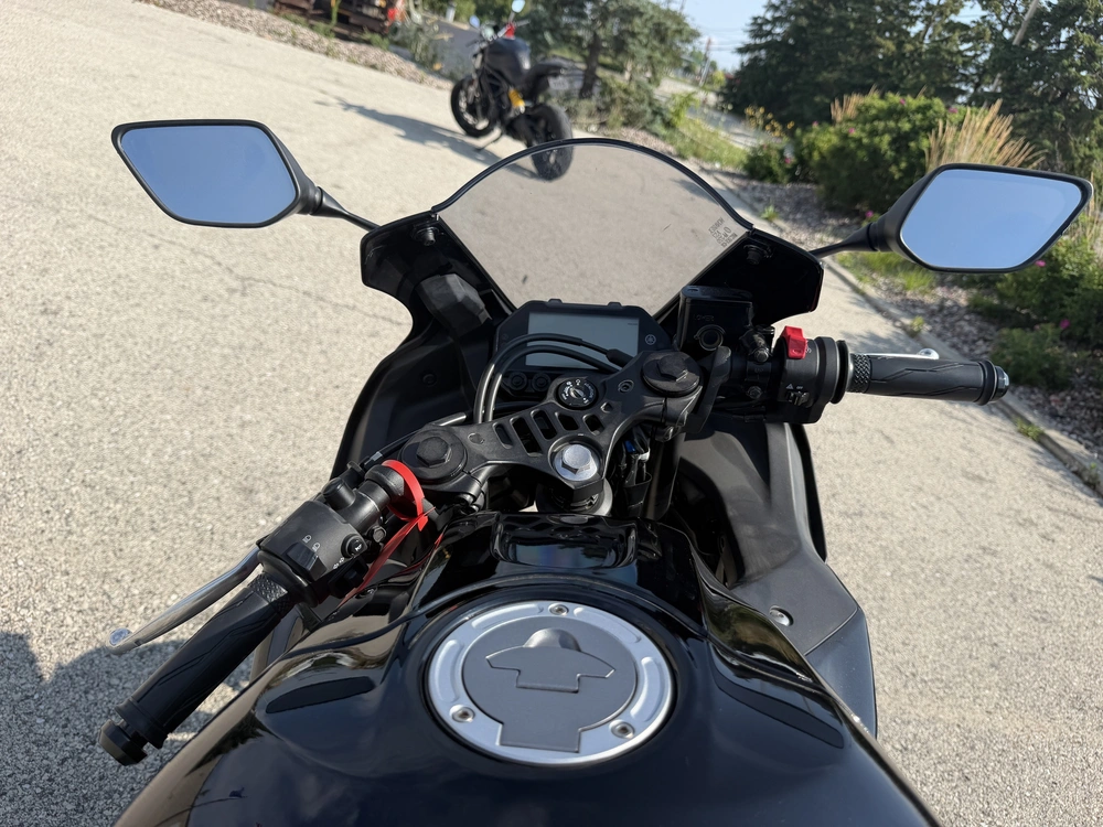 2023 Yamaha Yzf-r3 alt