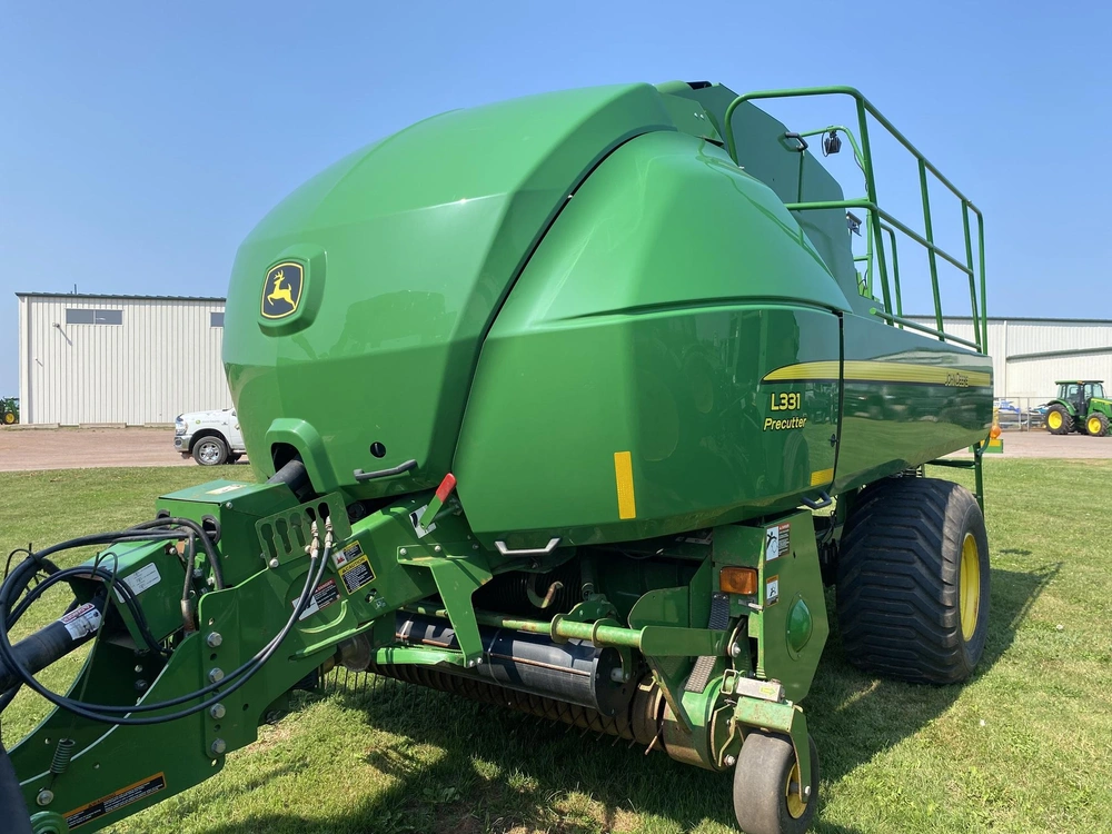 2021 John Deere L331 alt