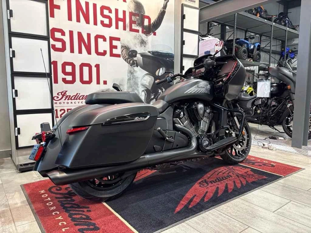 Indian Motorcycle Challenger Dark Horse + 112 & Audio Package 2026 alt