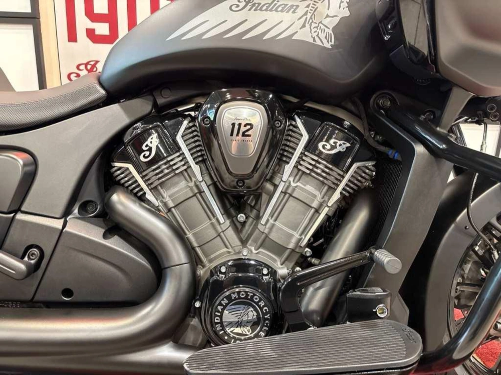 Indian Motorcycle Challenger Dark Horse + 112 & Audio Package 2026 alt