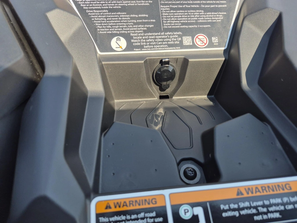 2026 Can-am Commander Xt 700 alt