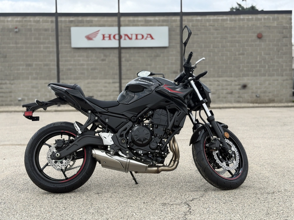 2025 Kawasaki Z650 alt