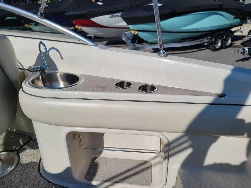 Sea Ray Sundeck 230/ Mercruiser 350 2009 alt