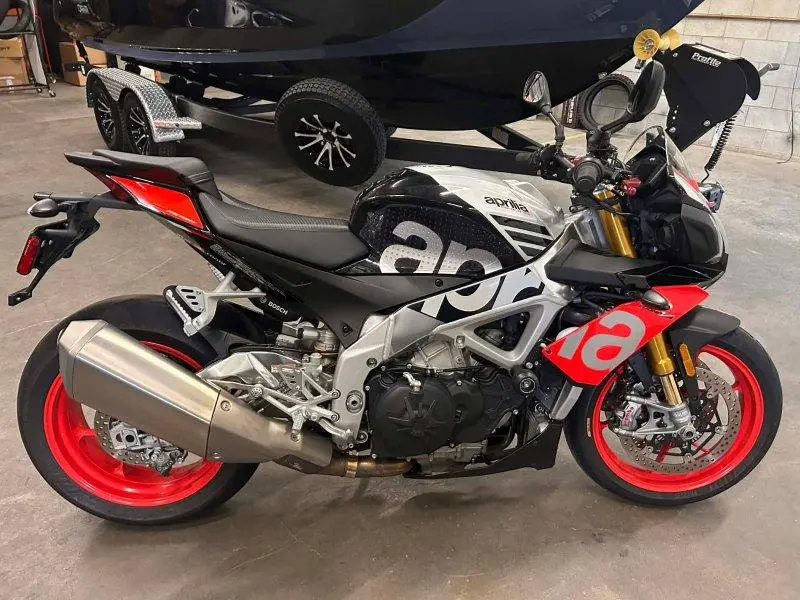 Aprilia TUONO 2018