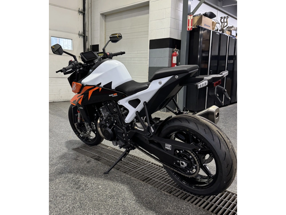 2027 Ktm 990 Duke alt