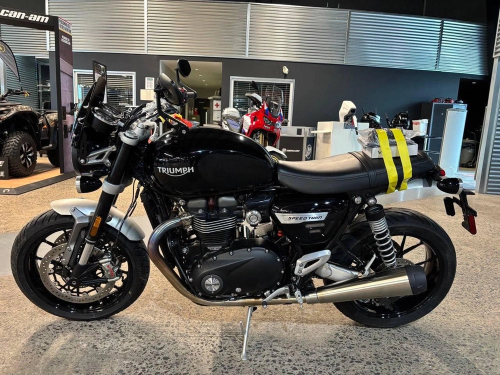 Triumph Speed Twin 1200 2022 alt