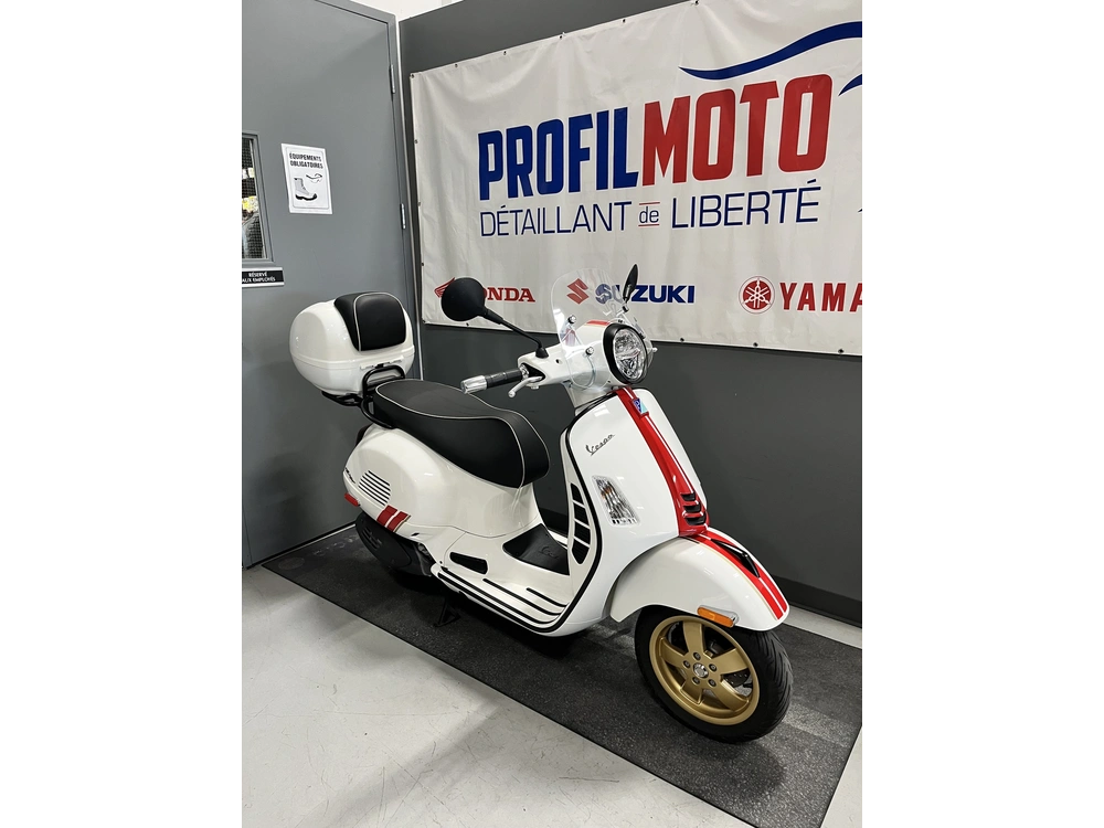 Vespa Gts 300 Racing Sixties 2021 alt