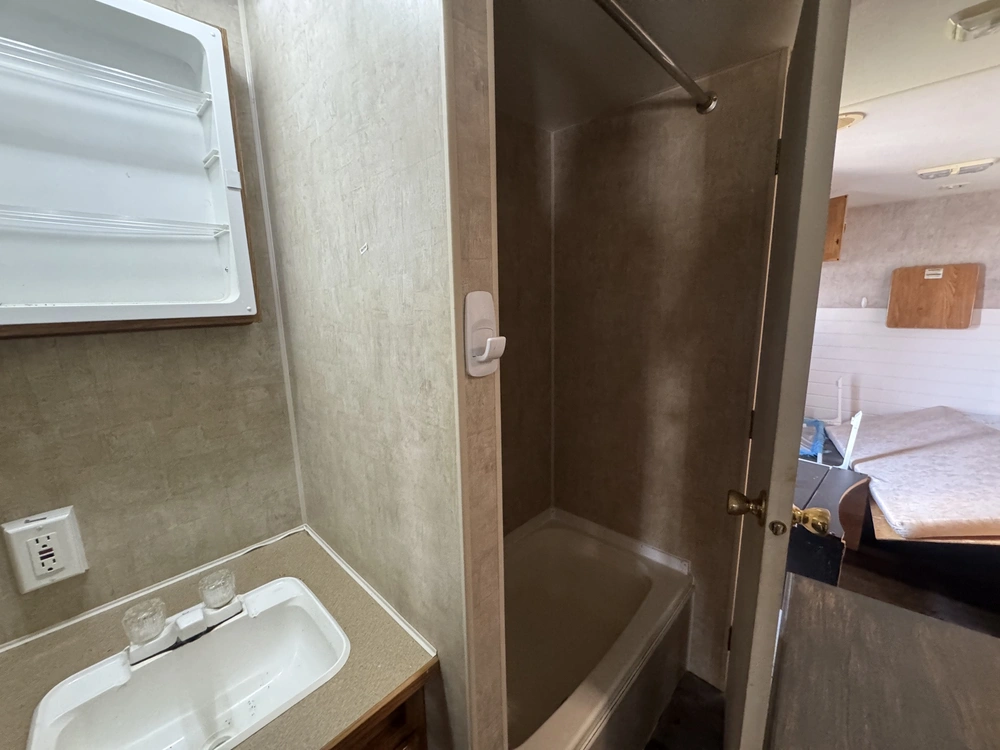 2006 Fleetwood Wildernes Tt 3902bds alt