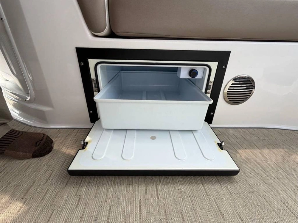 Regal 28 Express 2018 alt