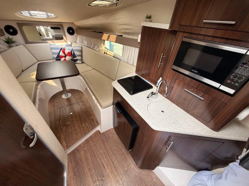 Regal 28 Express 2018 alt