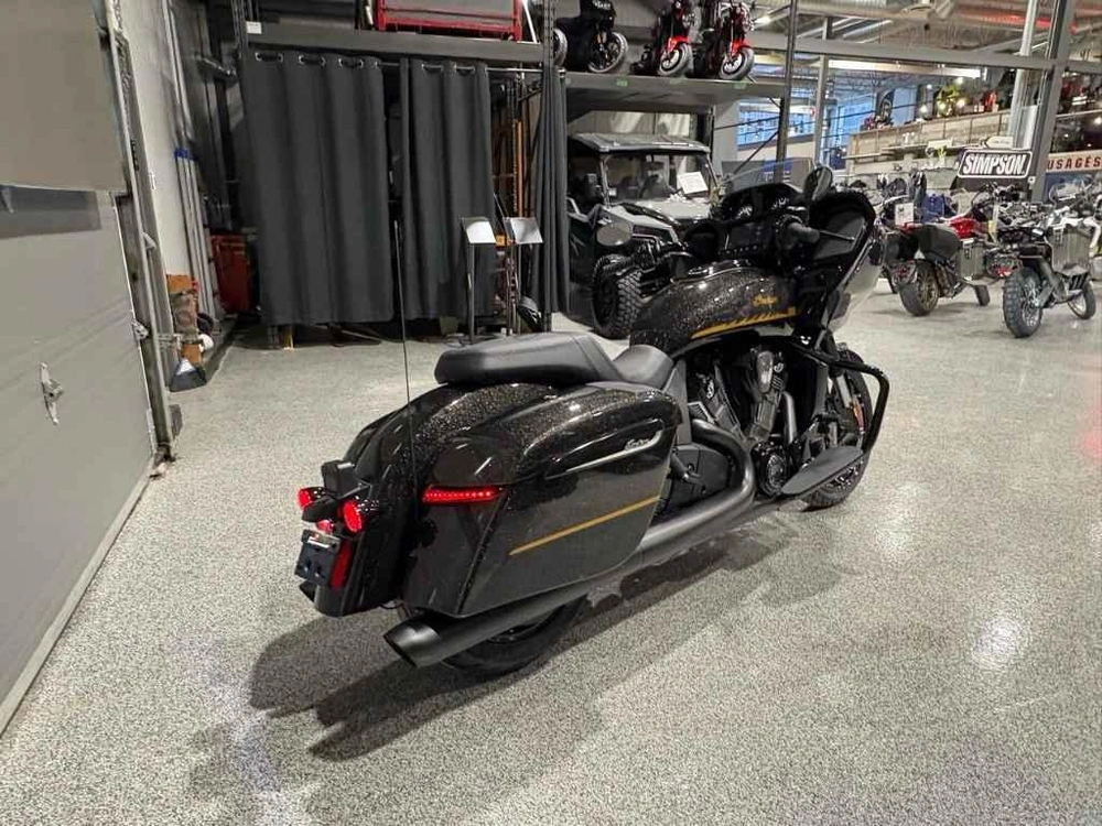 Indian Motorcycle Challenger Dark Horse + 112 & Audio Package Édition Gold 2026 alt