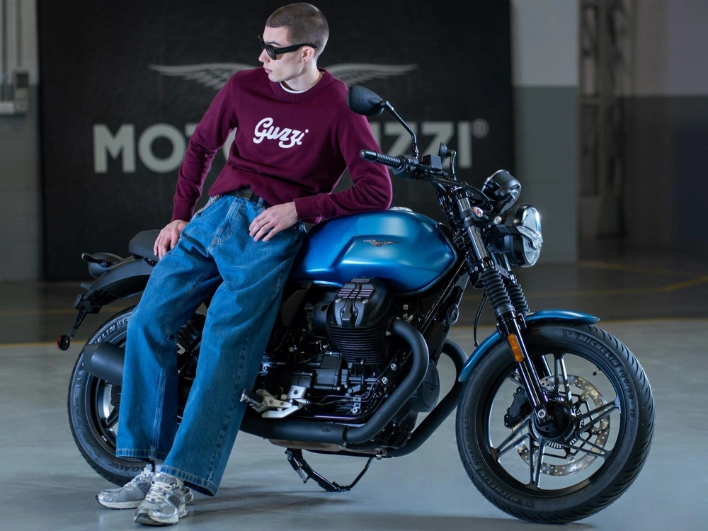 Moto Guzzi V7 Stone 850 2026 alt