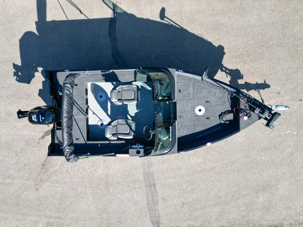 2022 Lund 1650 Angler alt