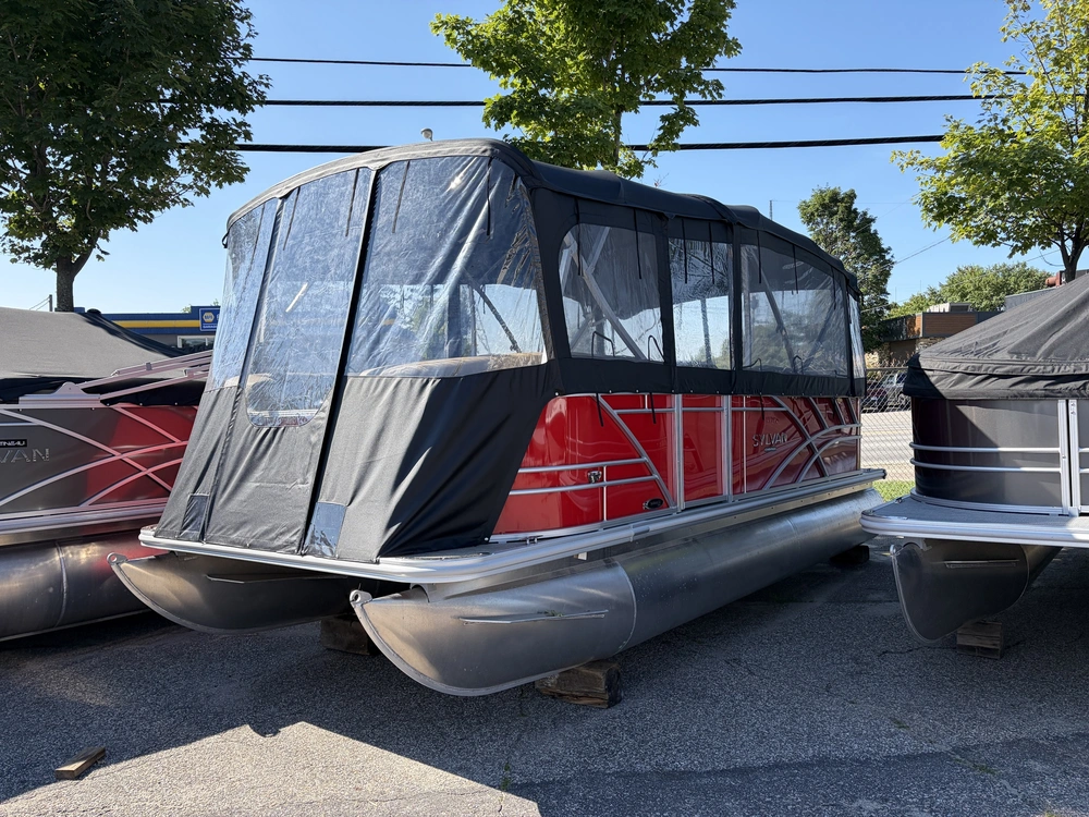 Sylvan Mirage 820 Cruise 2026 alt