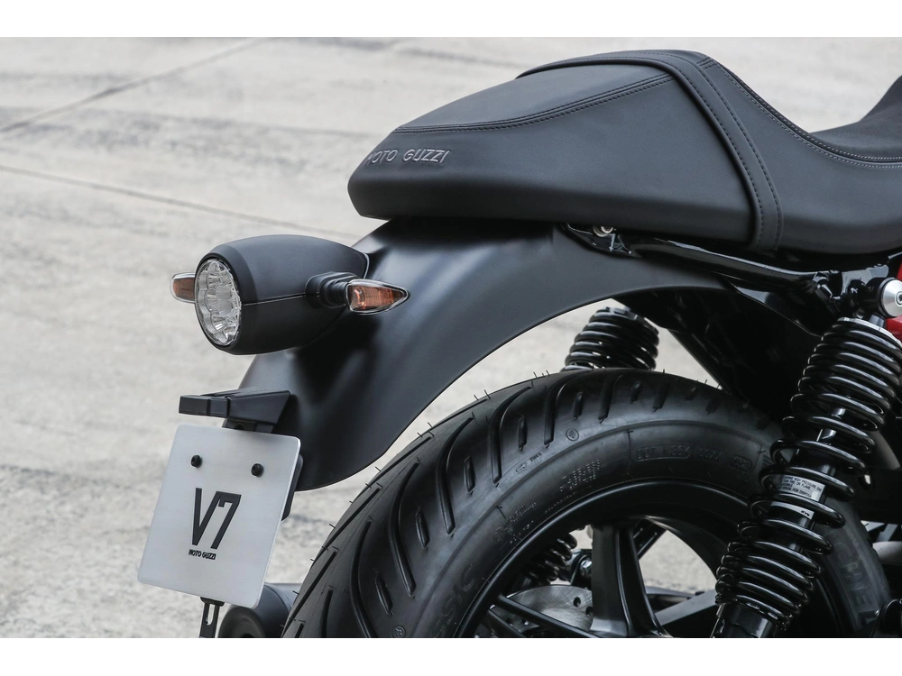 Moto Guzzi V7 Stone Corsa 2024 alt