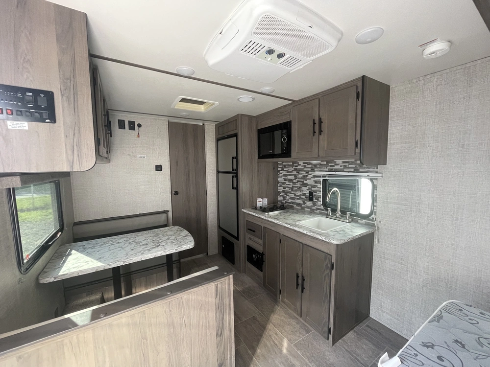 2021 Gulf Stream Conquest 189 Dd alt