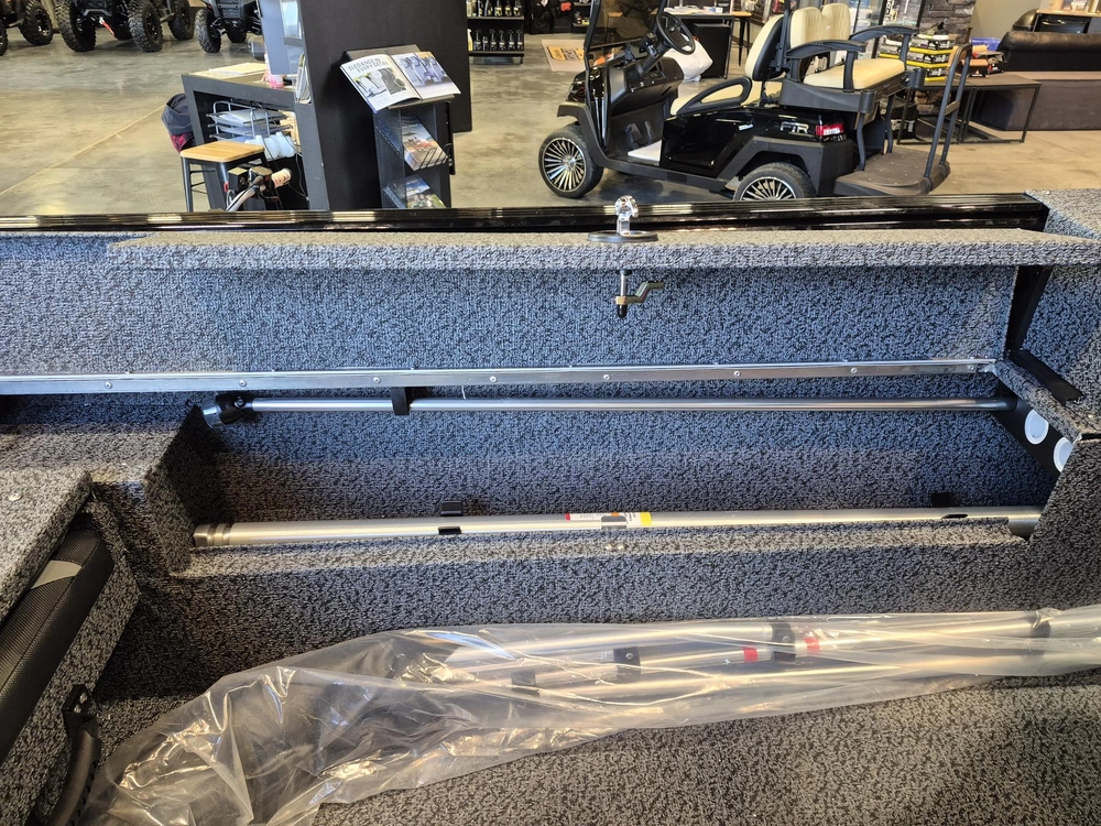 2027 Lund 1775 Impact Xs Black And White alt