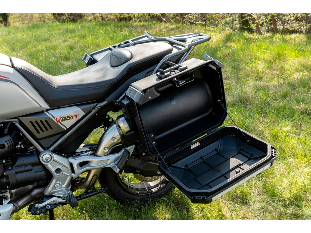 Moto Guzzi V85tt Travel 2023 alt