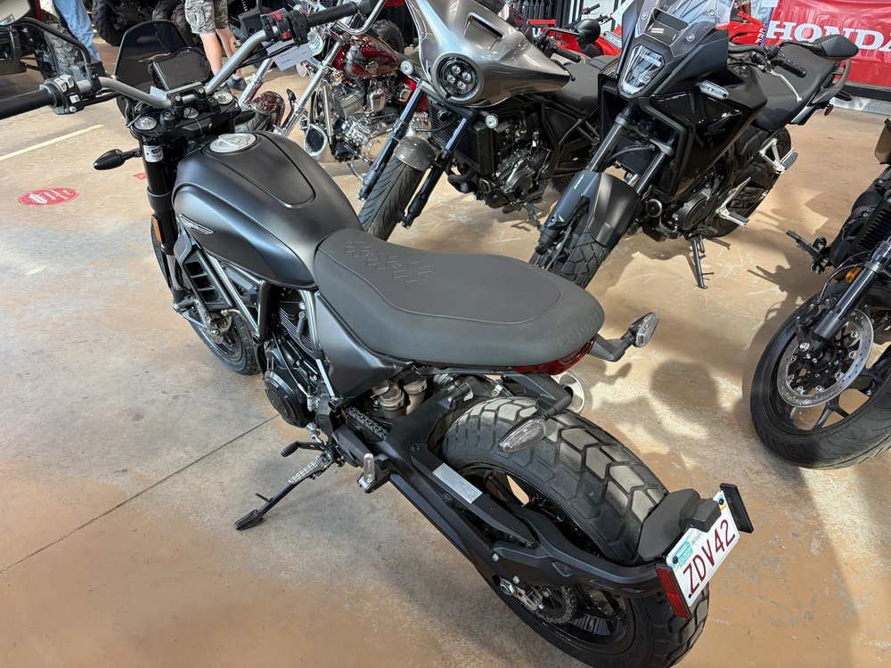 2025 Ducati Scrambler Icon Dark alt