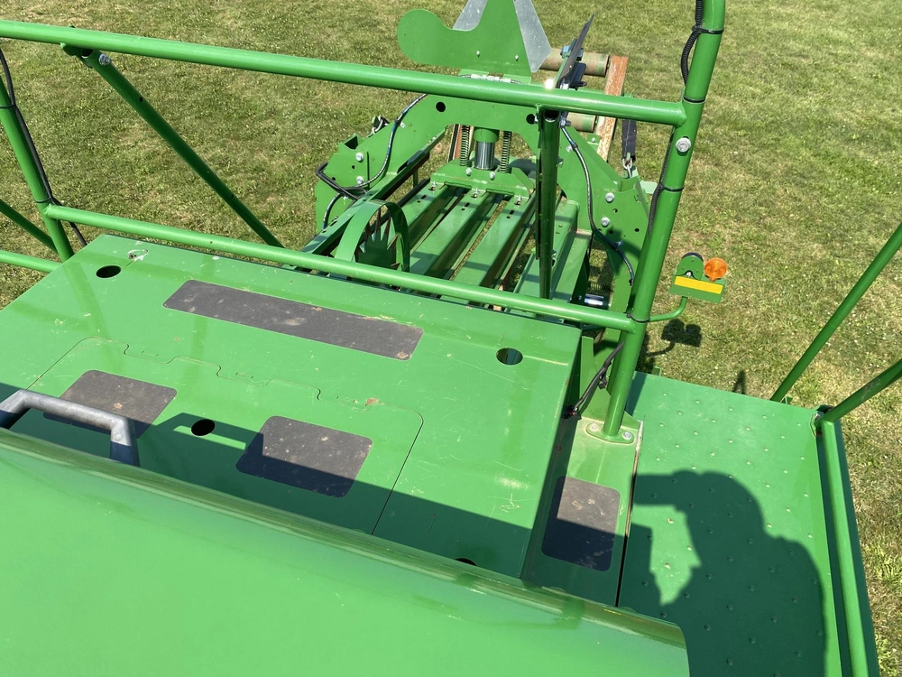 2021 John Deere L331 alt