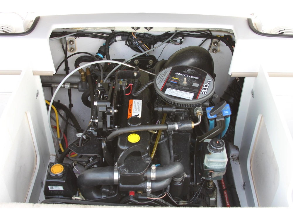 2011 Four Winns H180 alt