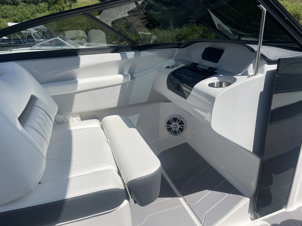 2023 Regal Ls2 Surf alt