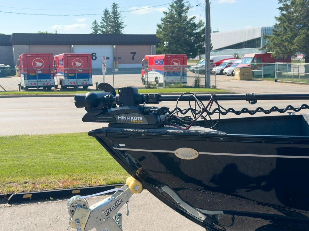 2022 Lund 1650 Angler alt