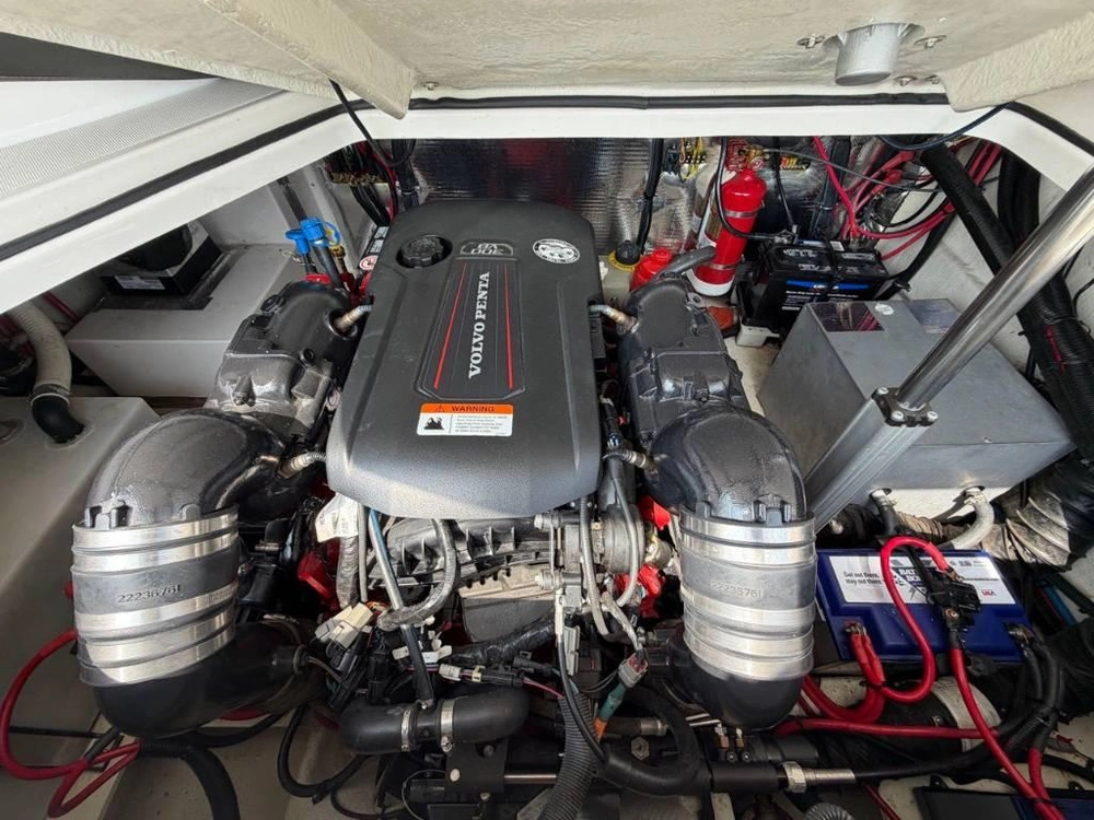 Regal 28 Express 2018 alt