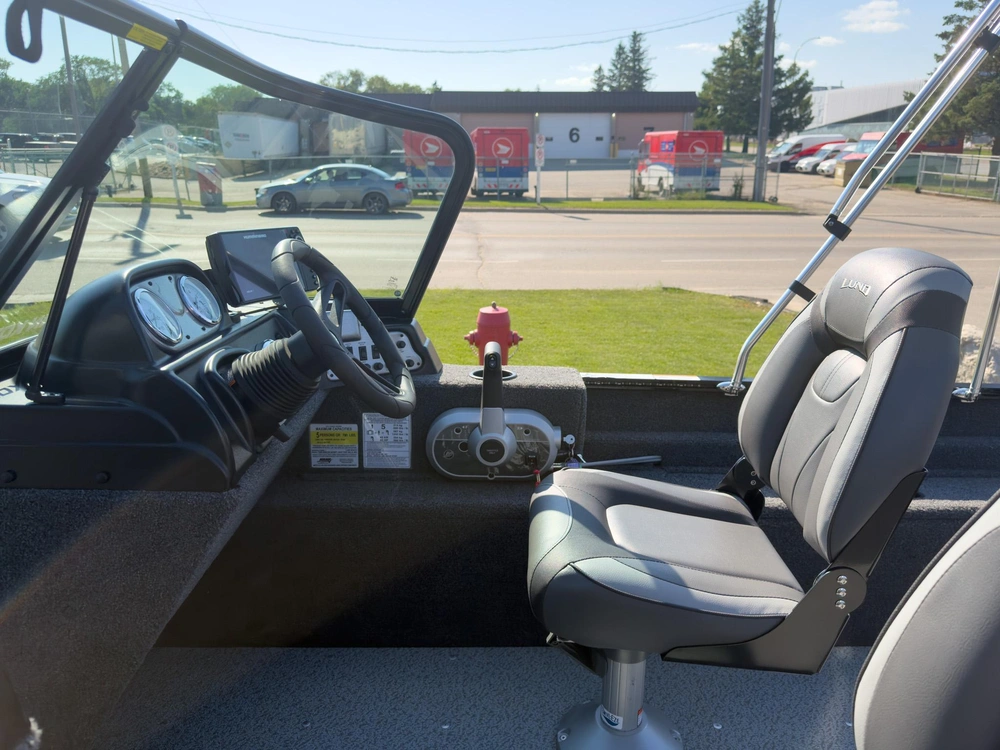 2022 Lund 1650 Angler alt