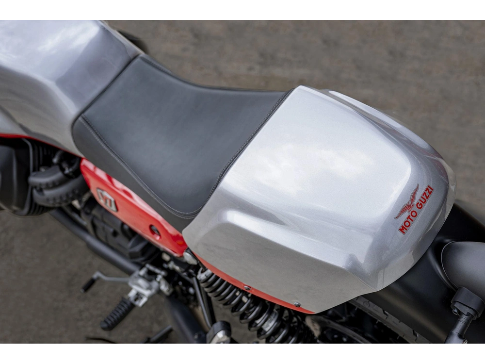Moto Guzzi V7 Stone Corsa 2024 alt