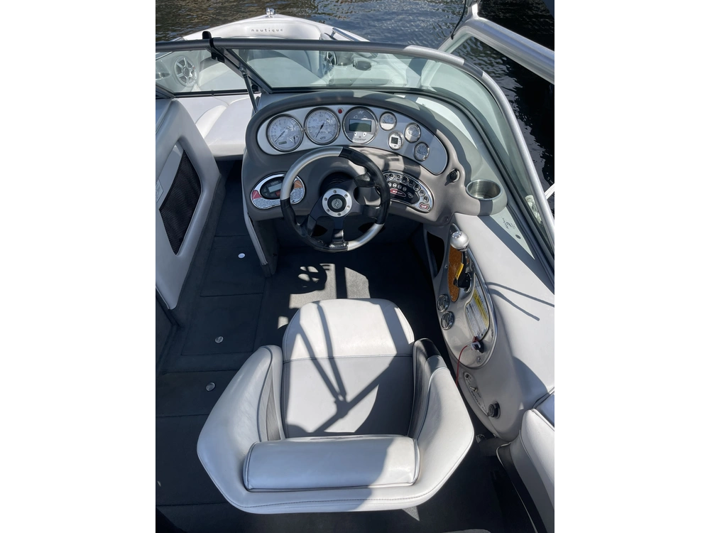 2006 Ski Nautique 216 Team Edition alt