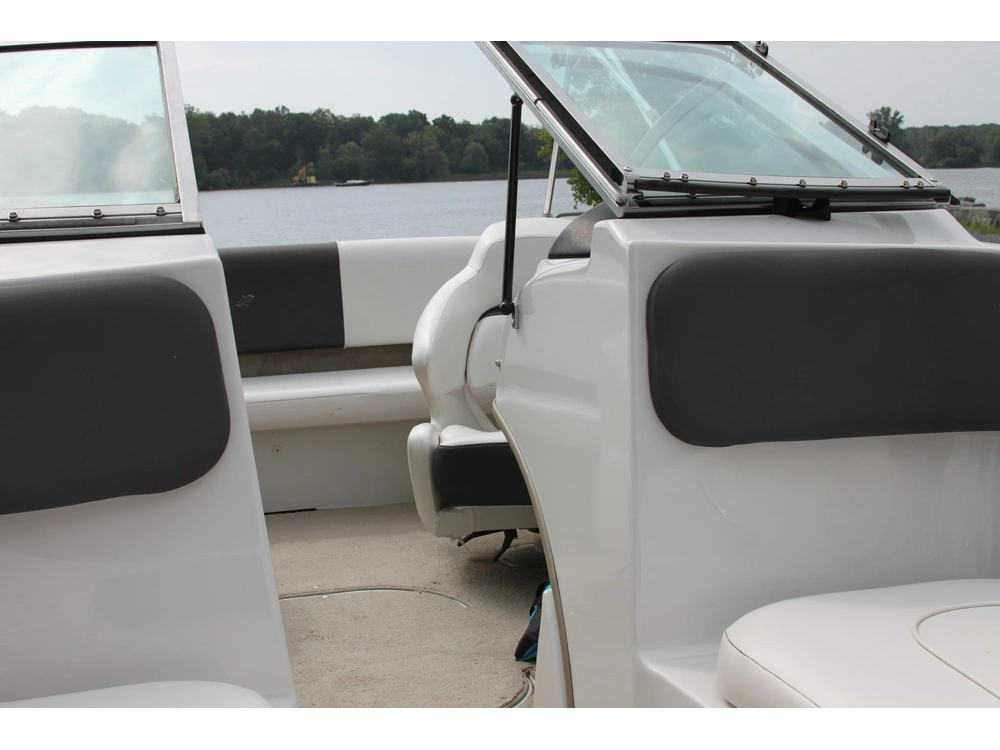 2011 Four Winns H180 alt