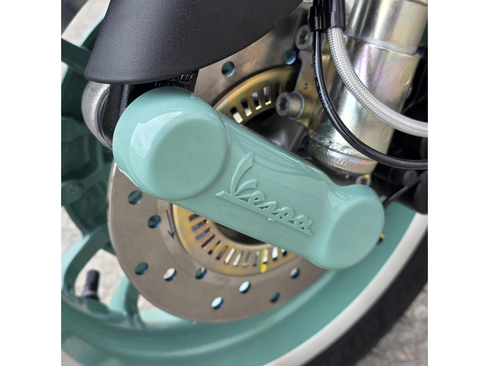 2027 Vespa Primavera 150 80th Anniversary alt