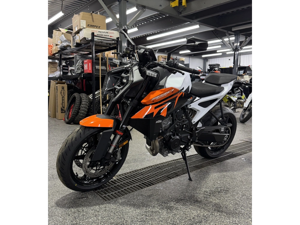 2027 Ktm 990 Duke alt
