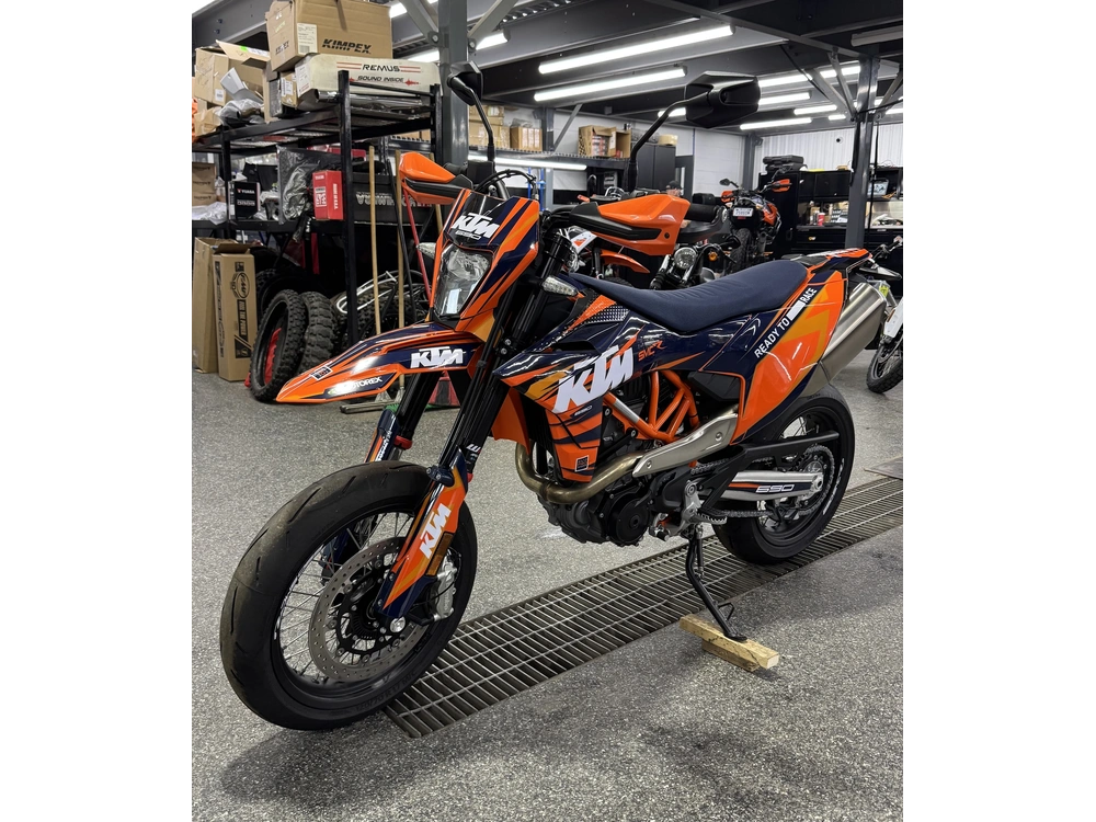 2026 Ktm 690 Smc R alt